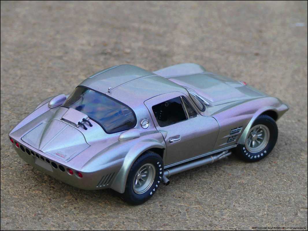 1:18 Chevrolet Corvette Stingray Coupe Standox Imola Ice by Exoto